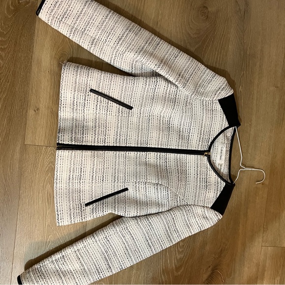 Calvin Klein cropped blazer size 8 - Picture 2 of 2